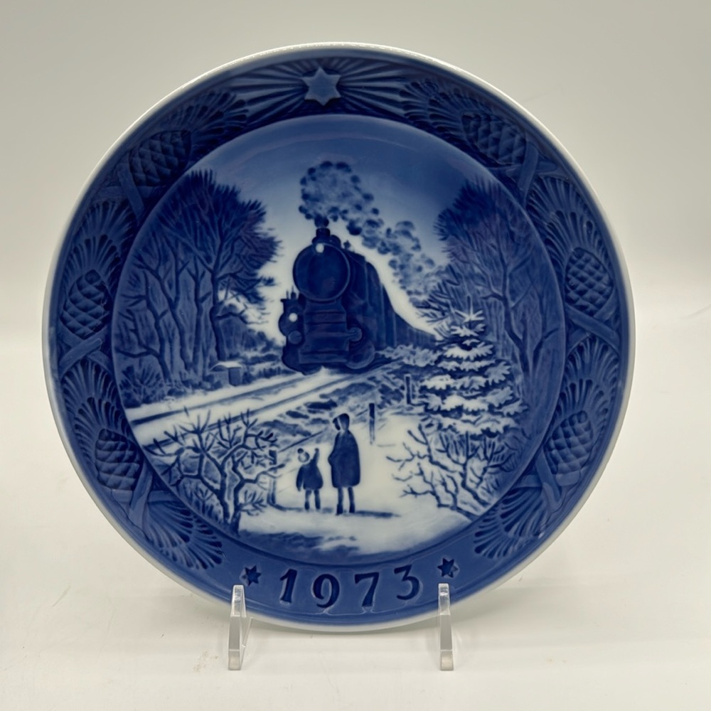 Royal Copenhagen Christmas Collectors Plate 1973